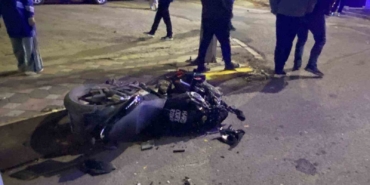 İş makinesi ile çarpışan motosikletli ağır yaralandı