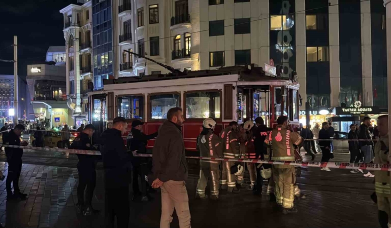 İstiklal Caddesi’nde nostaljik tramvayda yangın paniği