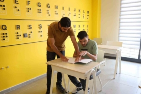 Görme engelli eğitmen öğrencilerine ’bağımsızlığı’ hediye ediyor