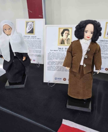 "Kahraman Türk Kadınları ve Folklorik Bebekler Sergisi" Gölcük’te açıldı