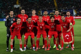 Hakan Çalhanoğlu 100. kez milli formayı giydi