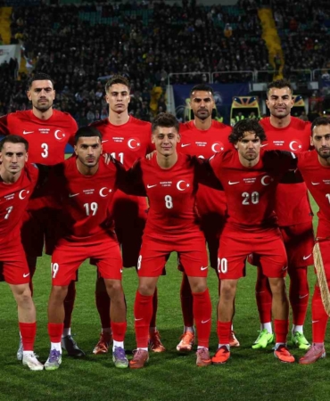 Hakan Çalhanoğlu 100. kez milli formayı giydi