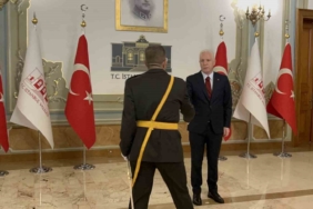 İstanbul Valisi Davut Gül Cumhuriyetin 102’nci yıldönümünde tebrikleri kabul etti
