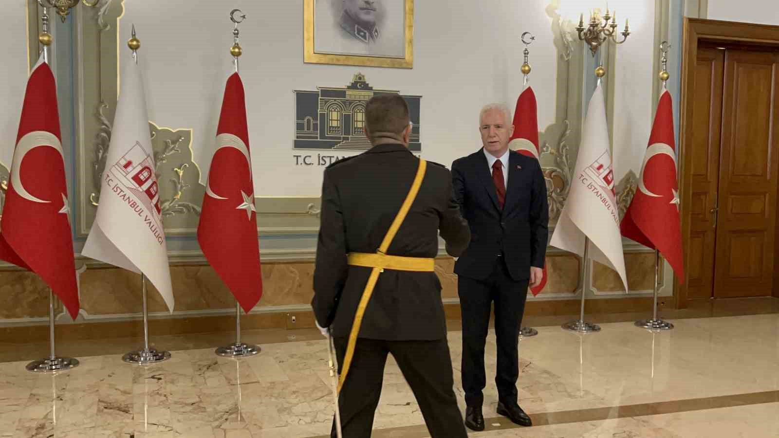 İstanbul Valisi Davut Gül Cumhuriyetin 102’nci yıldönümünde tebrikleri kabul etti