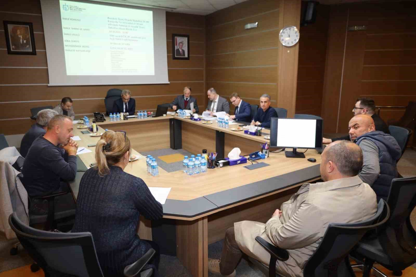 Kurallara uymayan sürücü ve tarihi geçmiş ürün satan marketçilere ceza