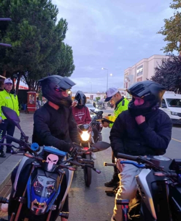 Polis gürültü kirliliğine geçit vermedi: Abart egzoz kullanan sürücülere ceza yağdı