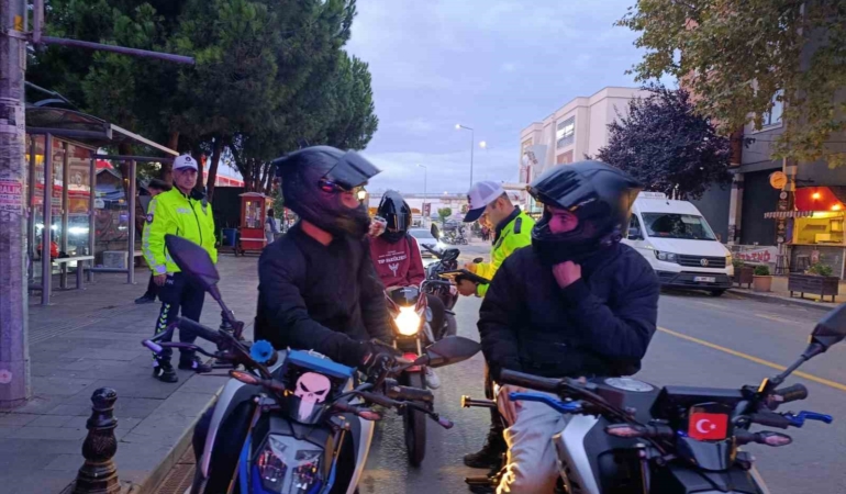 Polis gürültü kirliliğine geçit vermedi: Abart egzoz kullanan sürücülere ceza yağdı