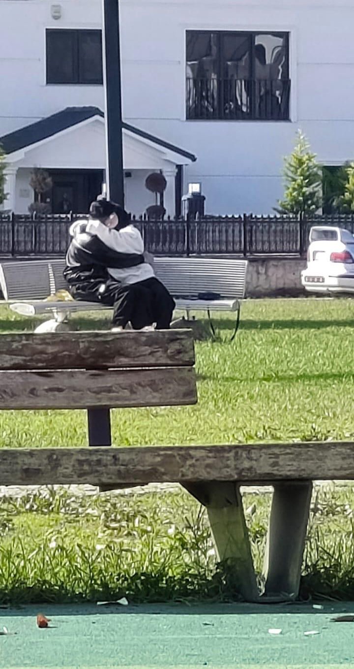 Parkta uygunsuz hareketler tepki çekti: Uyarılara rağmen devam ettiler