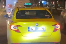 Plakasını kapatan taksi dikkat çekti