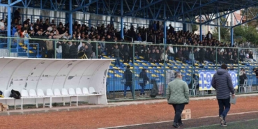 Profesyonel ligde çıktıkları ilk maçta seyircileri dışarıda kaldı