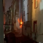 Sultangazi’de kebap salonunda yangın: Alevlere hortum ve kovalarla müdahale ettiler