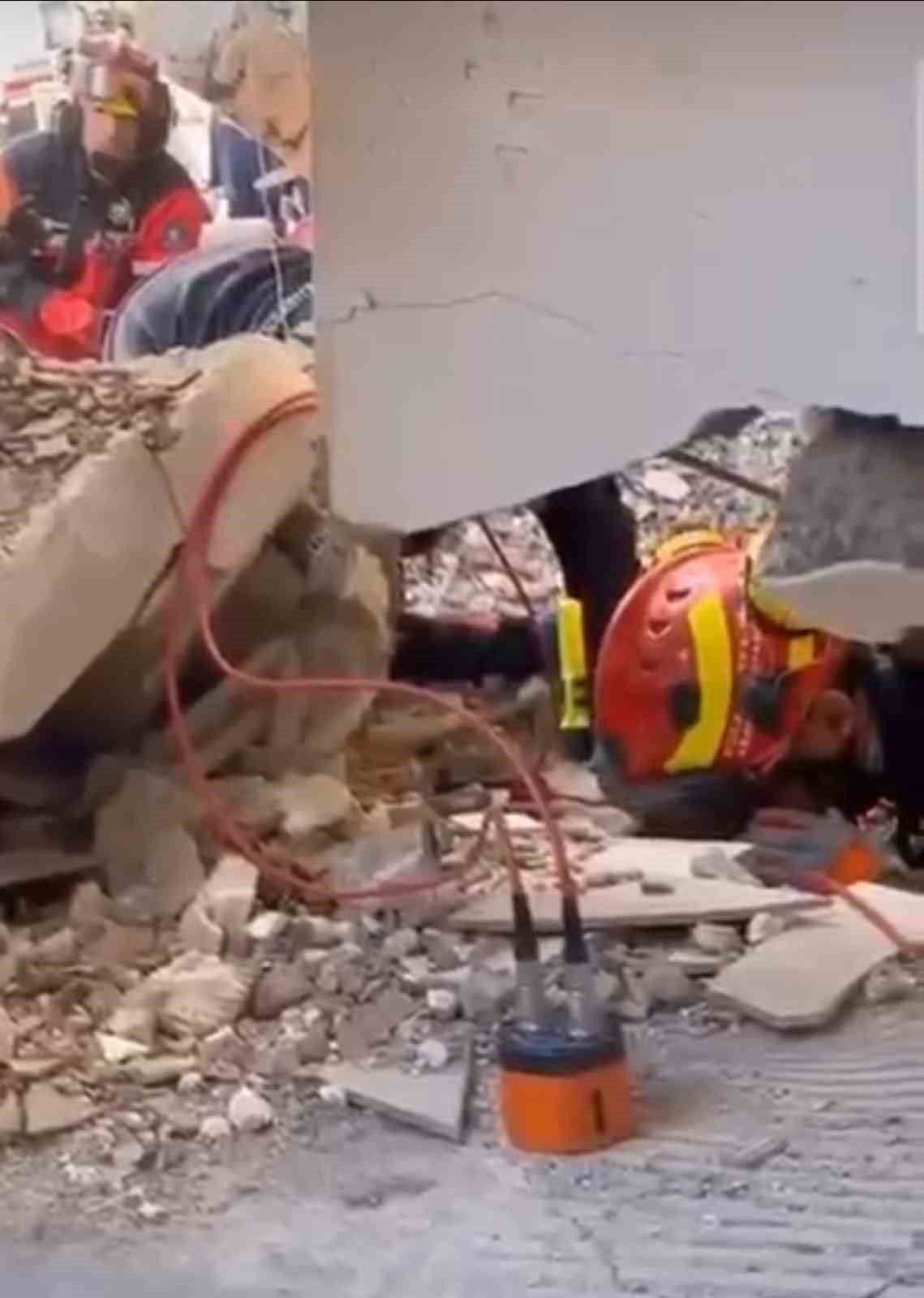 Gebze’deki enkazın altından umudun çığlığı böyle yükseldi