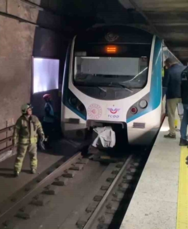 Üsküdar Marmaray İstasyonu’nda raylara atlayan kadın hayatını kaybetti