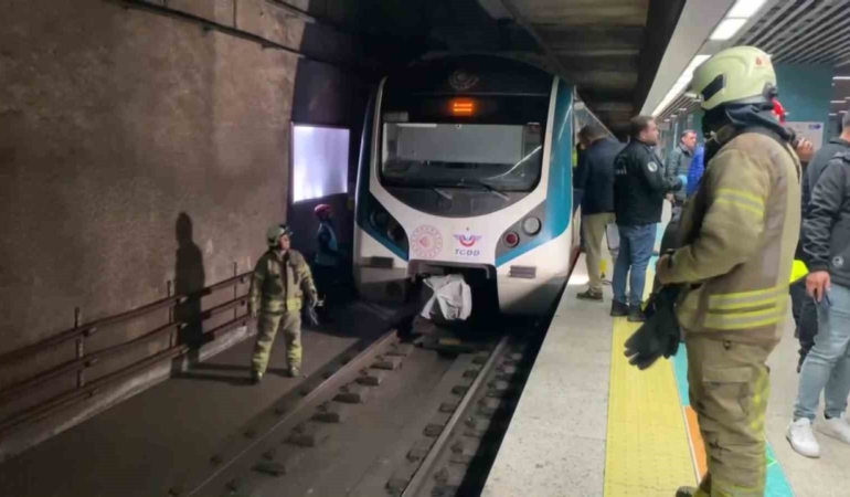 Üsküdar Marmaray İstasyonu’nda raylara atlayan kadın hayatını kaybetti