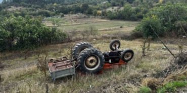 Dursunbey’de traktör devrildi