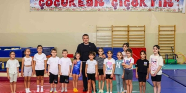 Vali Sözer, minik jimnastikçilerin heyecanına ortak oldu