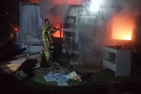 Yazlık sitede bulunan depoda yangın çıktı