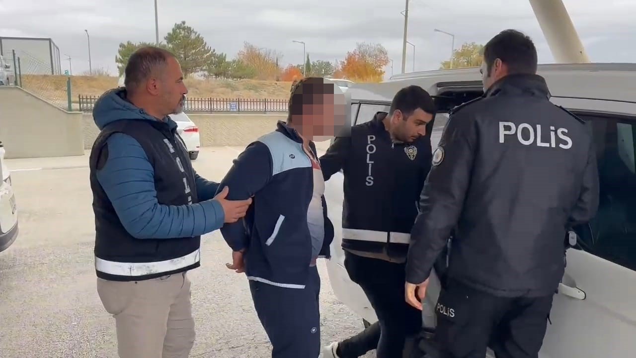 Tekirdağ’da anne ve babasını öldüren sanığın duruşması ertelendi