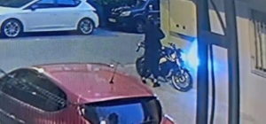 Beylikdüzü’nde 27 yaşındaki gencin katil zanlısı kapı önünde böyle beklemiş