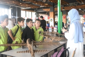 Ortaokul ve lise öğrencileri SAÜ’de deneylerle bilimi keşfetti