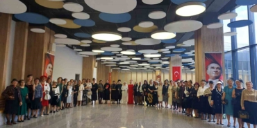 Nilüfer Kadın Korosu’ndan Cumhuriyet defilesi