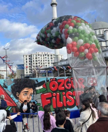 Bağcılar’da Gazze’deki kız çocukları için balonlar uçuruldu