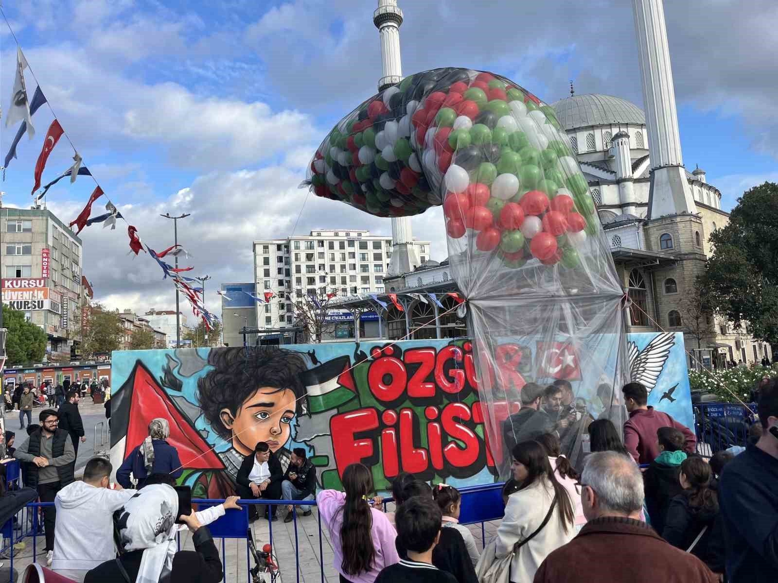 Bağcılar’da Gazze’deki kız çocukları için balonlar uçuruldu