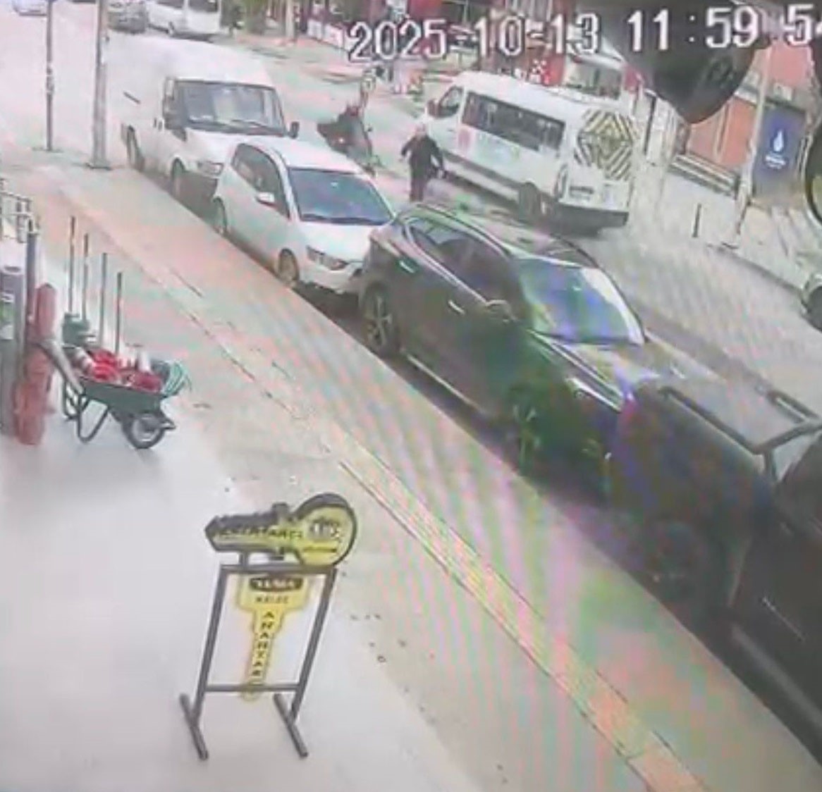 Ümraniye’de feci kaza: Motosiklet yayaya çarptı