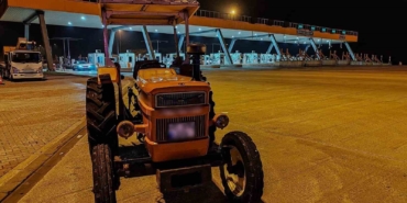 Otoyolda traktörle seyir halindeki sürücüye ceza