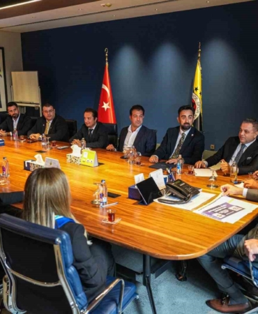 Fenerbahçe Başkanı Sadettin Saran, FBİAD’ı kabul etti