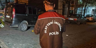 Eski eşini bıçakla yaraladı