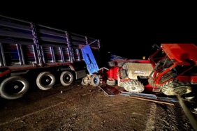 Babaeski’de tır ile traktör çarpıştı, yol trafiğe kapandı
