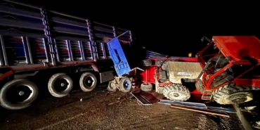 Babaeski’de tır ile traktör çarpıştı, yol trafiğe kapandı