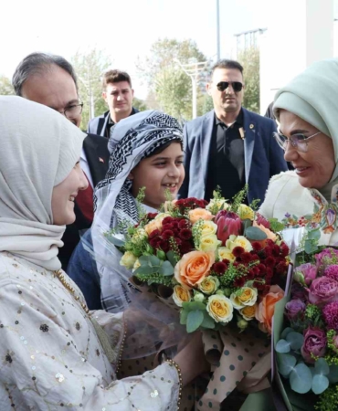 Emine Erdoğan: "Siirt’te gösterdiğiniz kardeşliği hiç unutmadık, unutmuyoruz"