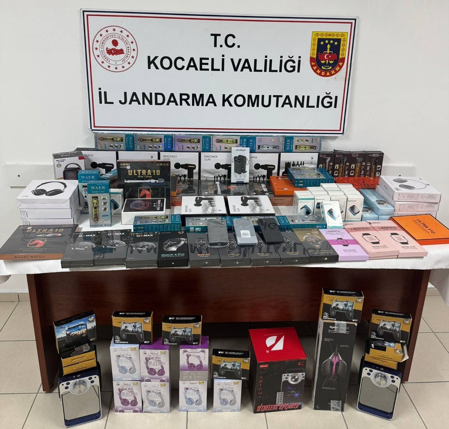 Kocaeli’de 2 milyon 450 bin TL’lik kaçak ürün ele geçirildi