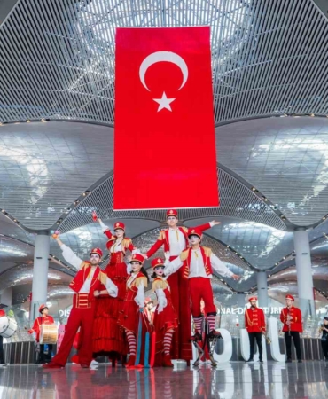 İGA İstanbul Havalimanı, Cumhuriyeti ve yeni yaşını kutluyor