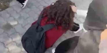 Balıkesir’de okul yakınında kız öğrencilerin kavgası kameraya yansıdı