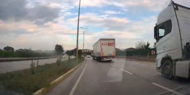 Bandırma’da tırın tehlikeli manevraları araç kamerasına yansıdı
