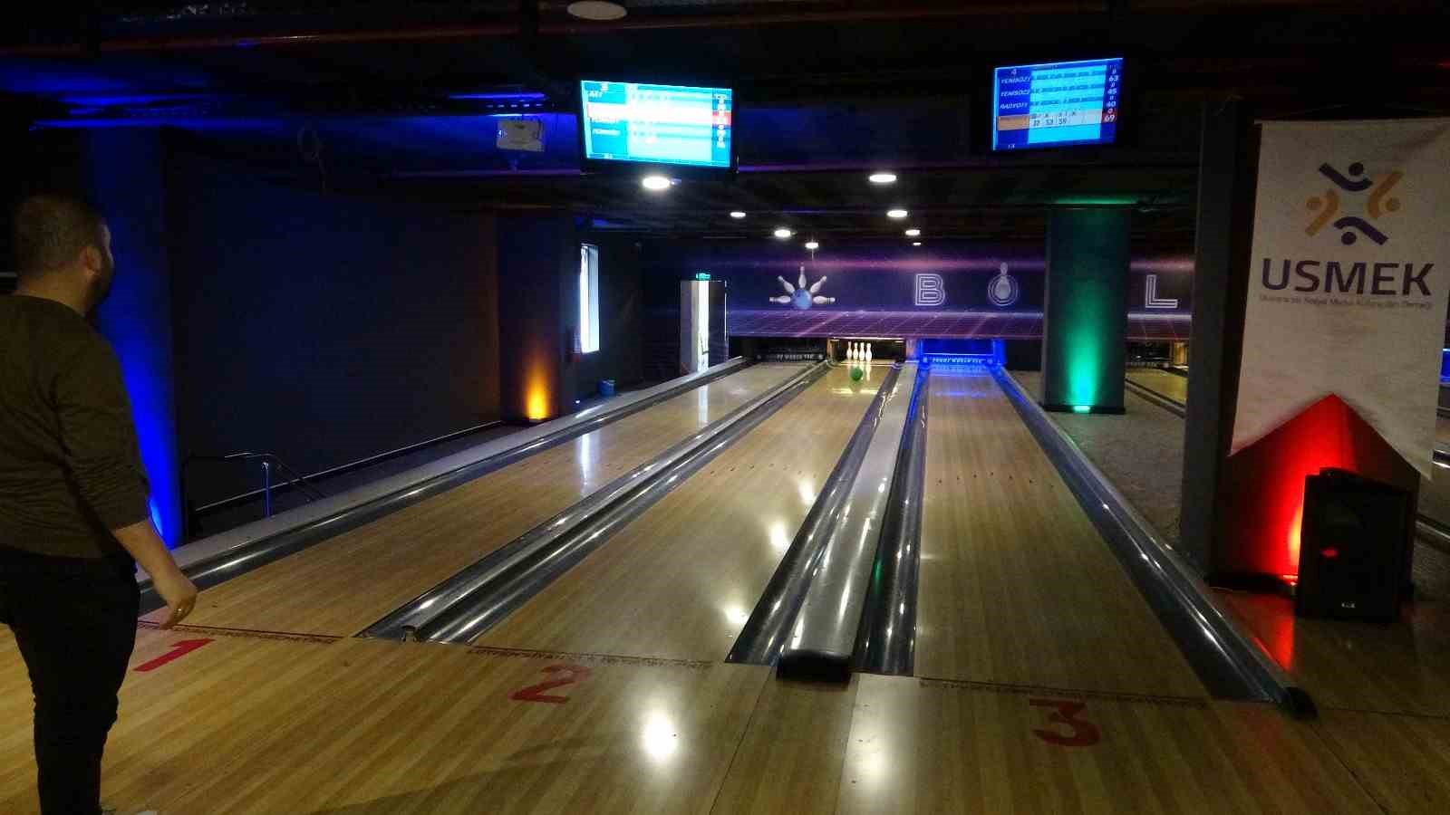 Basın mensupları bowling turnuvasında buluştu