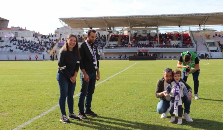 Gebzespor bilet gelirlerini DMD hastası Uras’a bağışladı