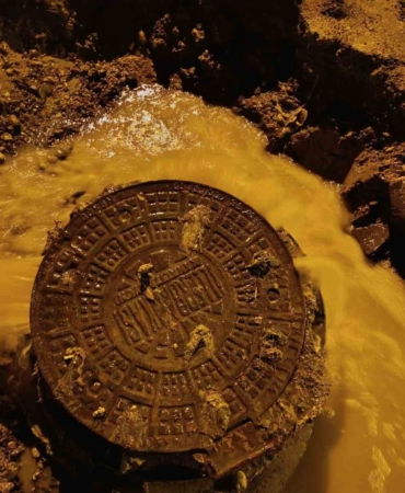 Tekirdağ’da sağanak yağışta altyapı çöktü, rögarlar taştı