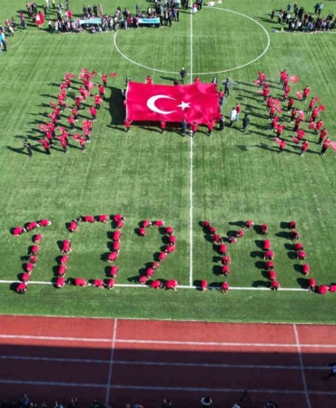 Depremin vurduğu Sındırgı’da Cumhuriyet coşkusu yaşanıyor