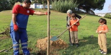 Kağıthane’de doğan her bebek için bir fidan toprakla buluşuyor