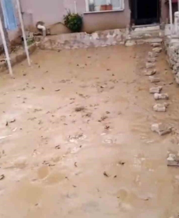 Evini su basan vatandaş isyan etti: "Benim oyum nereye gidiyor"