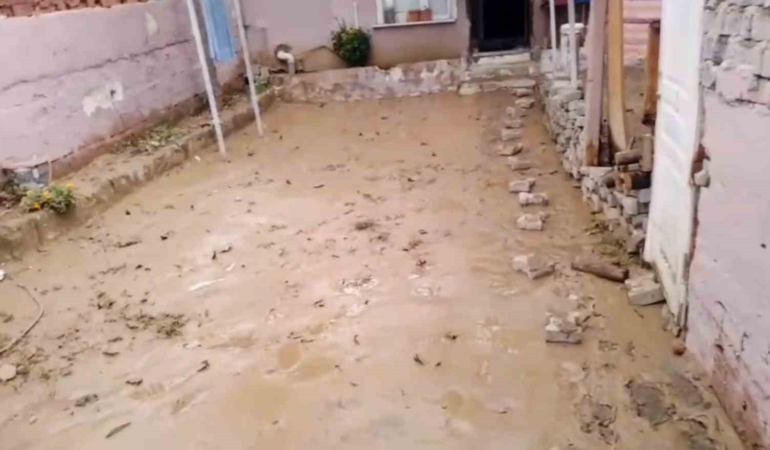 Evini su basan vatandaş isyan etti: "Benim oyum nereye gidiyor"