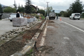 Başiskele’de kaldırımlar daha güvenli hale geliyor