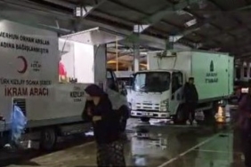 Depremin ardından gelen yağış, sokakta bulunan vatandaşlara zor anlar yaşattı