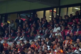 Vincenzo Montella derbiyi stattan takip etti