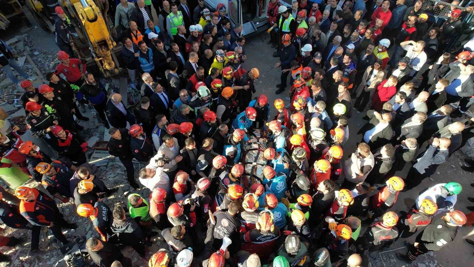 Gebze’de çöken binanın enkazından 1 kişi sağ çıkarıldı