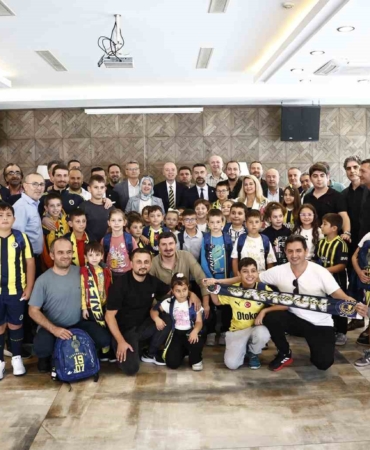 Fenerbahçe, gittiği deplasmanlardaki okullara kırtasiye malzemesi desteği verecek